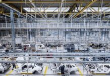 Mercedes-Benz festeggia 50 milioni di automobili prodotte Produktionsjubiläum bei Mercedes-Benz: 50 Millionen Fahrzeuge aus globalem ProduktionsnetzwerkProduction anniversary at Mercedes-Benz: 50 million passenger cars from the global production network