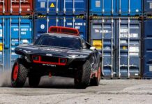 Audi RS Q e-tron sbalordisce Amburgo Audi RS Q e-tron on Tour Hamburg