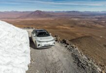 Il pilota Rainer Zietlow su VW ID.4 GTX con pneumatici Hancock nel Guinness dei primati guinness-world-records-for-hankook-tyres-and-volkswagen-id4-gtx