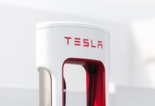 Tesla apre alla ricarica di altre marche in Germania – fase di prova anche in Svizzera Tesla-Supercharger