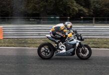 Triumph TE-1 – test finali su strada del prototipo di moto elettrica Triumph_TE1