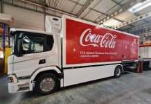 SCANIA AL COCA-COLA CHRISTMAS TRUCK TOUR 2022 CON L’ELECTRIC VEHICLE 25P B 4×2 NB Coca-Cola Scania