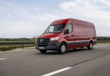 MERCEDES-BENZ E-SPRINTER – 475 CHILOMETRI CON UNA SOLA CARICA Aktuelle Versuchsfahrt ergibt: 475 Kilometer von Stuttgart nach München und zurück mit nur einer Akkuladung – der neue Mercedes-Benz eSprinter besticht durch Effizienz, Reichweite & LadevolumenCurrent test drive demonstrates: 475 kilometres from Stut