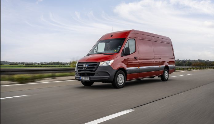 Aktuelle Versuchsfahrt ergibt: 475 Kilometer von Stuttgart nach München und zurück mit nur einer Akkuladung – der neue Mercedes-Benz eSprinter besticht durch Effizienz, Reichweite & LadevolumenCurrent test drive demonstrates: 475 kilometres from Stut
