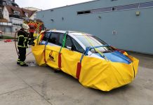 QUANDO LE AUTO ELETTRICHE PRENDONO FUOCO Rescue-E-Bag von Weber Rescue Systems: Quarantäne-System für Elektrofahrzeuge nach einem Brandereignis.