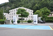LA MOBILITÀ ELETTRICA CONTINUA A CRESCERE, MA MENO DEL PREVISTO Stazione_di_ricarica_rapida_AMAG_Vaduz