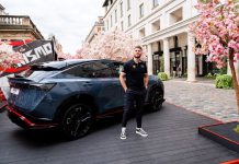 ARIYA NISMO LA PRIMA ELETTRICA DEL MARCHIO SPORTIVO DI NISSAN Oliver_Rowland_Ariya_Nismo_outside-1200x800