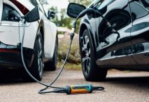 MOBILITÀ ELETTRICA SPIEGATA IN MODO SEMPLICE BiDi_Charging_Cars_wide_