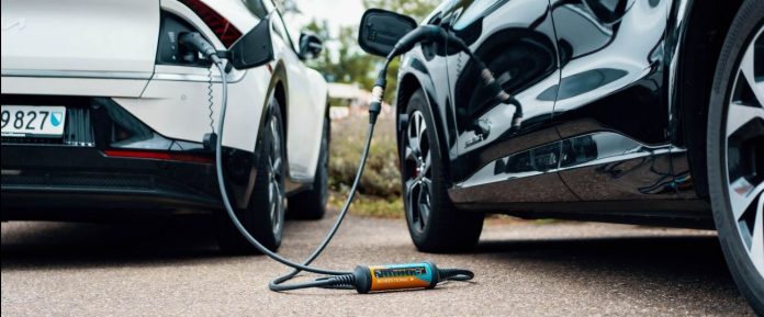 BiDi_Charging_Cars_wide_