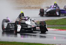 CASSIDY SULLA SUA JAGUAR I-TYPE #37 VINCE GARA 11 DEL MONDIALE ABB FIA FORMULA E J_TCS_Racing_NickCassidy_Shanghai_010625_003__(1) (1)