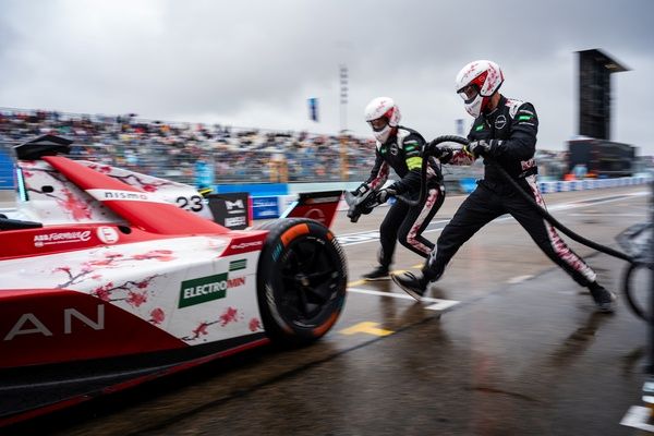 Oliver Rowland del Nissan Formula E Team diventa campione del mondo di Formula E all'E-Prix di Berlino – (Foto © 2025 Nissan)