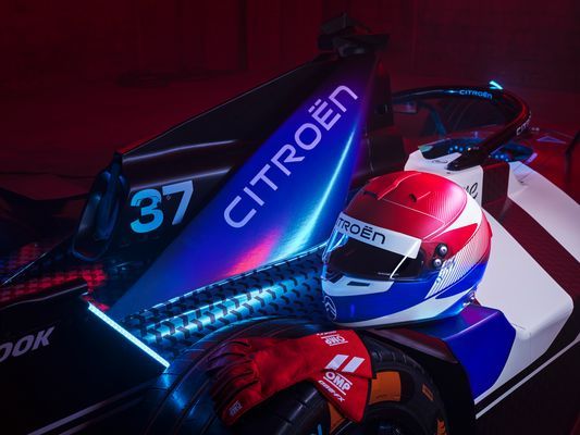 FORMULA_E_CITROEN_WC_HELMET_2a