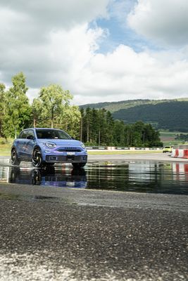 Abarth600eHochformat4