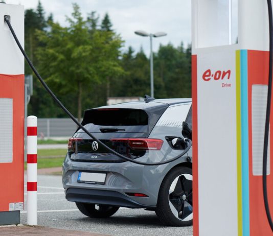 GUIDA ALLE AUTO ELETTRICHE – RICARICA CON QUALSIASI TEMPO? Ladesäulen.