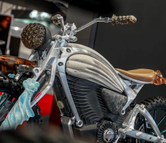 MOTOTOTEM DI MATTIA BIAGI – INCONTRO TRA ARTE, MATERIA E TECNOLOGIA eicma-alva-day2-26995 (1)