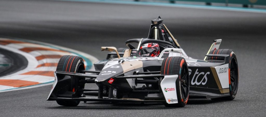 J_TCS_Racing_S12_MitchEvans_Miami_310126_004