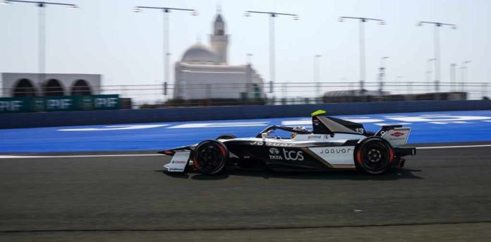 R5Jeddah_JaguarTCSRacing_JeddahEPrix_140226_008 (1) (002)