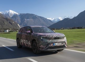 ŠKODA AMPLIA LA GAMMA ELETTRICA DI FASCIA ALTA CON IL NUOVO PEAQ 27_skoda_peaq_covered_drive_81244d49_media_low