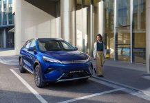 BYD ATTO 3 EVO – PRESENTAZIONE DINAMICA A ZURIGO AL JET EVENT HALL 654168-12、ATTO3 EVO 2026_LHD_Right 45 degree city scene_download_JPG_4096px_RGB-d2e4fb-original-1770803289