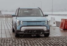 KIA EV2 – AVVIATA LA PRODUZIONE NELLO STABILIMENTO DI ŽILINA kia-ev2-zilina-start-of-production-testtrack-digital-1920x1080-002__