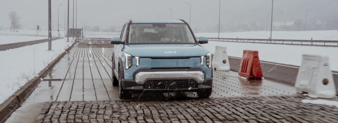 kia-ev2-zilina-start-of-production-testtrack-digital-1920x1080-002__