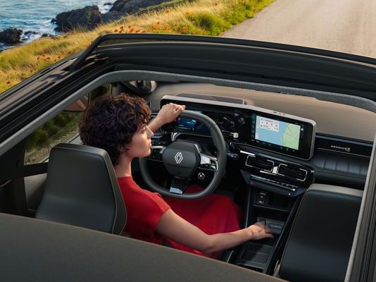 RENAULT 4 E‑TECH ELECTRIC «PLEIN SUD®» – LA NUOVA ESPERIENZA OPEN‑AIR AjJkxLDxk2QY-images-lq-Renault 4 E-Tech Electric Plein Sud (6)
