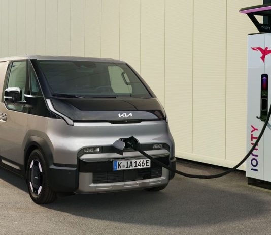 KIA PV5 CREW VAN – DA CARGO A CINQUE POSTI CON UN SOLO GESTO kia-pv5-cargo-range-dimension-digital-1920x1080-2__