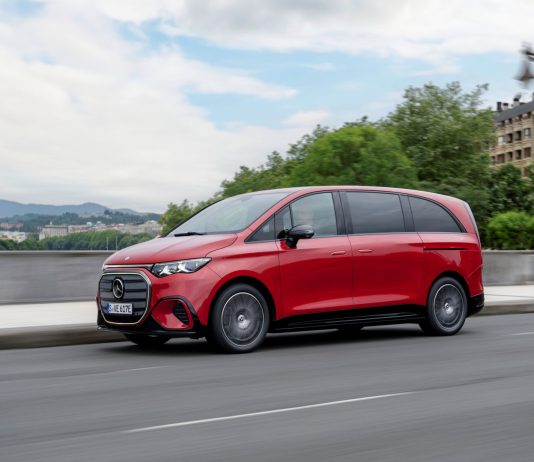 MERCEDES-BENZ VLE – 10 MOTIVI PER CUI LA GRAND LIMOUSINE CAMBIA PASSO The all-new electric Mercedes-Benz VLE