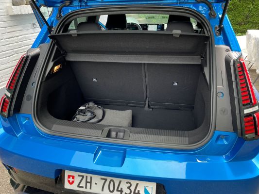 ALPINE A290 GTS open trunk