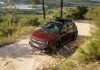 RENAULT 4 «PLEIN SUD®» – LA PROVA SULLE STRADE SOPRA BARCELLONA Essais presse Renault 4 E-Tech electric plein sud dans la région de Barcelone