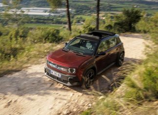 Essais presse Renault 4 E-Tech electric plein sud dans la région de Barcelone