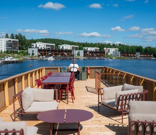 LA NUOVA FRONTIERA YAMAHA – IL SAUNABOAT A IDROGENO PRENDE FORMA IN FINLANDIA Yamaha Motor and the Finnish NGO CefmoF are working together on the development of a hydrogen-powered sauna boat as part of a PoC project