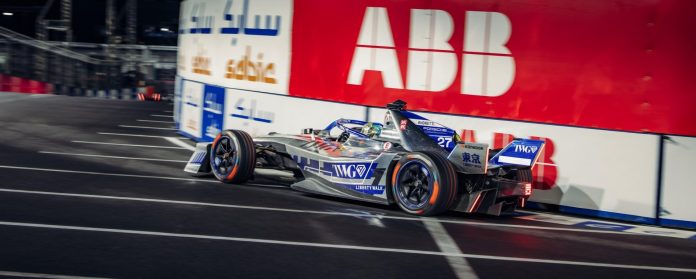 Porsche 99X Electric (#27), Jake Dennis, Andretti Formula E, ABB FIA Formula E World Championship, Tokyo, 2026