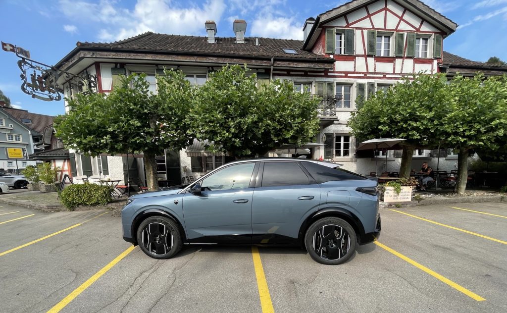 Peugeot E-3008 Dual Motor