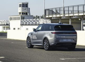 RANGE ROVER SPORT ELECTRIC APRE UNA NUOVA FASE ELETTRICA Range Rover Sport Electric preview at the Goodwood Speed Festival