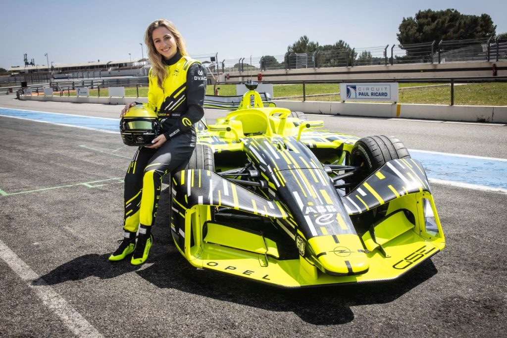 La Formula E incontra il rally elettrico - Sophia Floersch prenderà parte alla ADAC Opel GSE Rally Cup