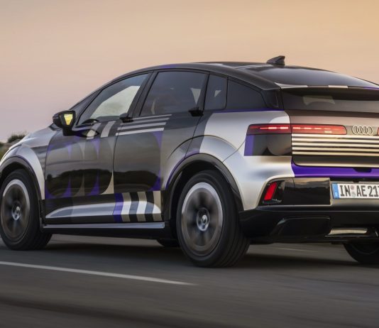 AUDI A2 E-TRON – NUOVO STANDARD DI EFFICIENZA Audi A2 e-tron with design foil, outdoor driving shot, exterior, three-quarter rear view