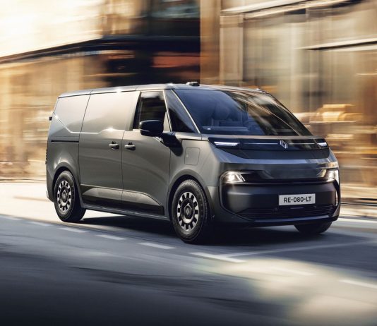 RENAULT TRAFIC E-TECH ELECTRIC È «VAN OF THE YEAR 2027» Renault Trafic E-Tech electric IVOTY 2027.