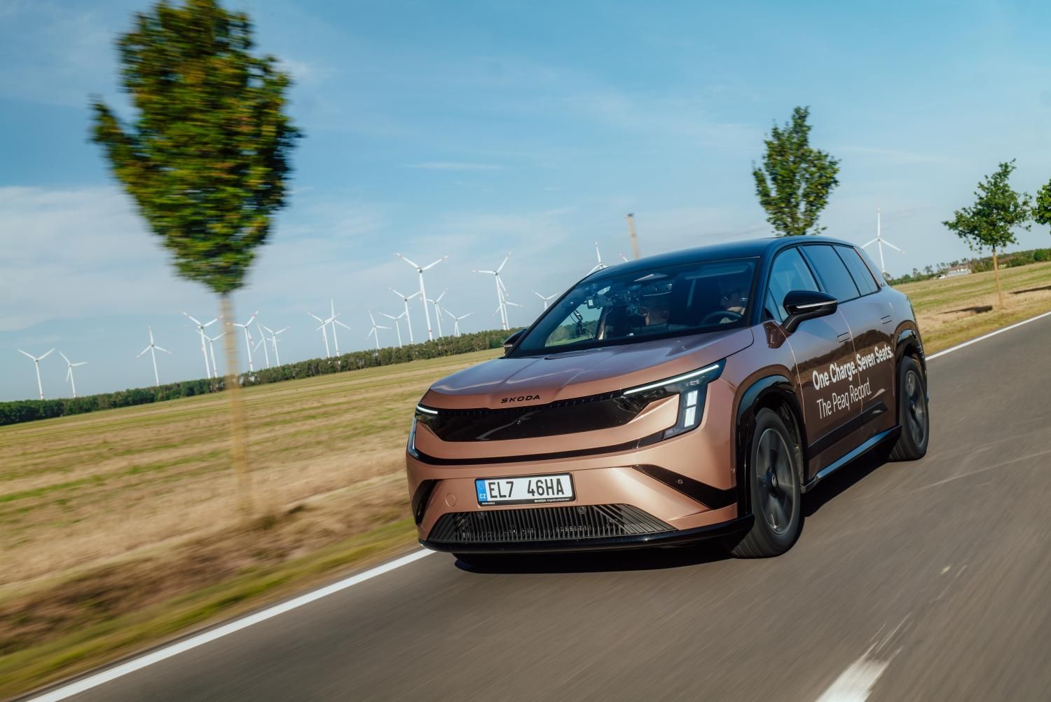 936 km senza ricaricare: lo Škoda Peaq stabilisce
il record di autonomia per un SUV elettrico a
sette posti