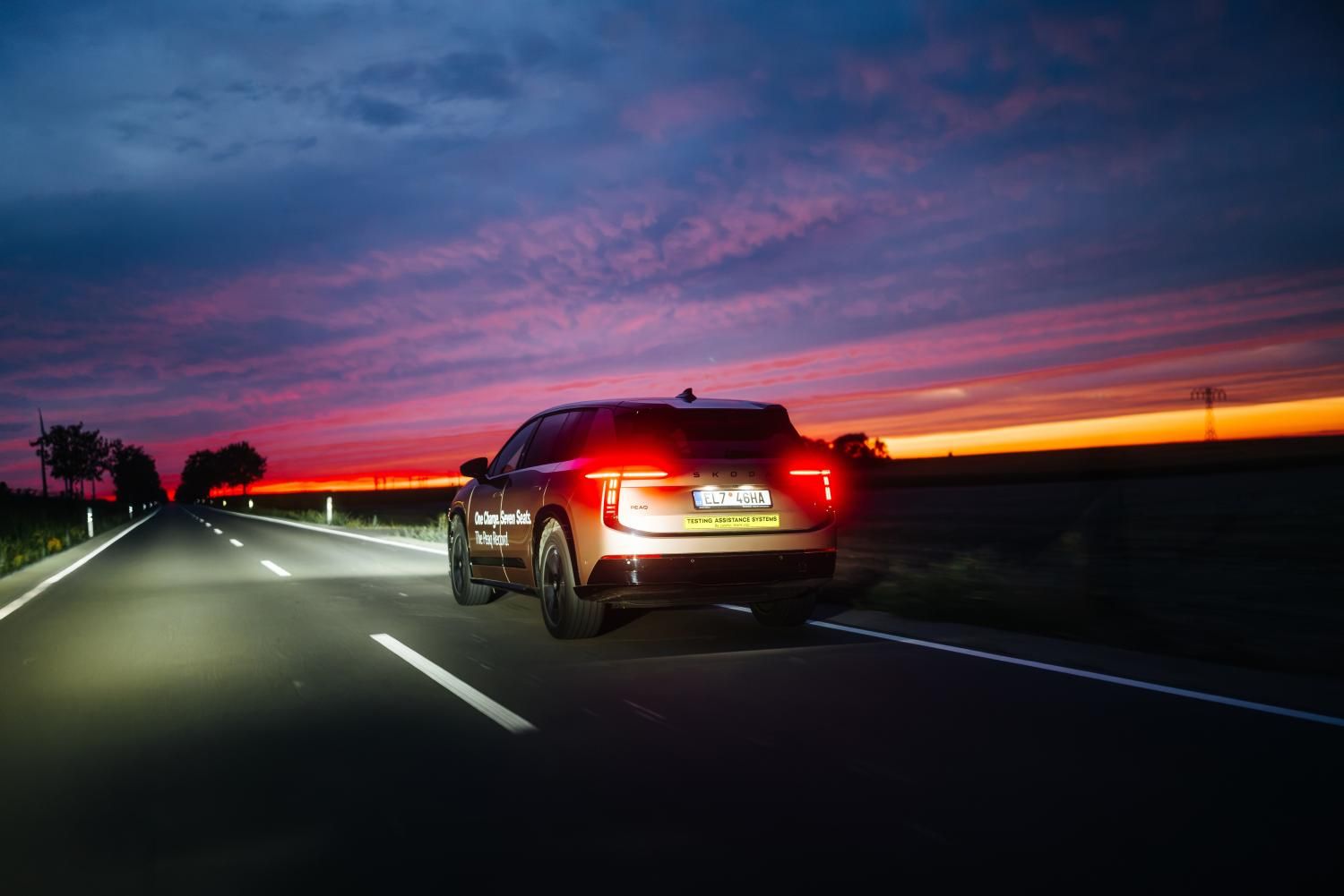 936 km senza ricaricare: lo Škoda Peaq stabilisce
il record di autonomia per un SUV elettrico a
sette posti