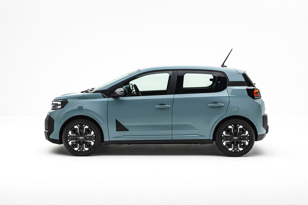 Interni Dacia Spring 2026 plancia