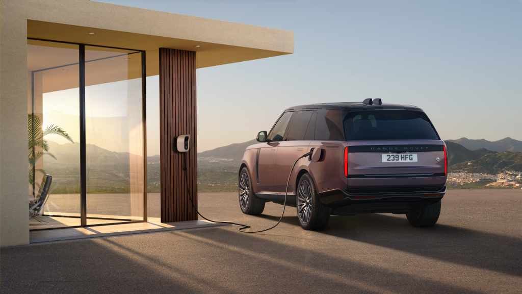 RANGE ROVER ELECTRIC ON CHARGE