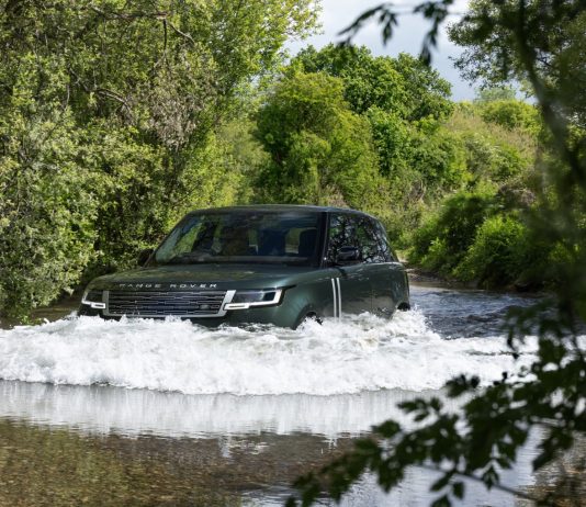 RANGE ROVER ELECTRIC – NUOVA FASE PER L’AMMIRAGLIA BRITANNICA RANGE ROVER ELECTRIC WADING