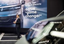 RENAULT TRACCIA LA NUOVA ROTTA LCV ALLA IAA 2026 Jan Ptacek, VP LCV Renault Group, presenta il nuovo Trafic Van E Tech electric alla IAA 2026.