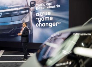 RENAULT TRACCIA LA NUOVA ROTTA LCV ALLA IAA 2026 Jan Ptacek, VP LCV Renault Group, presenta il nuovo Trafic Van E Tech electric alla IAA 2026.