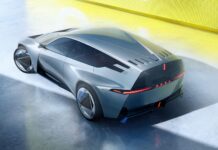 OPEL STX CONCEPT – COME CAMBIA LA STATION WAGON NELL’ERA ELETTRICA Opel STX Concept prima mondiale al Mondial de Paris.